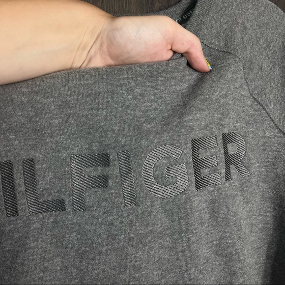 +💙2/$40💙NWOT Tommy Hilfiger Sport Grey Crew Neck Pullover Sweater Size Large - Picture 5 of 16